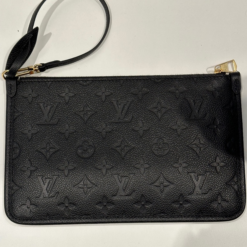 Louis Vuitton Carry All MM - NEW (purchased Sept. 2023)